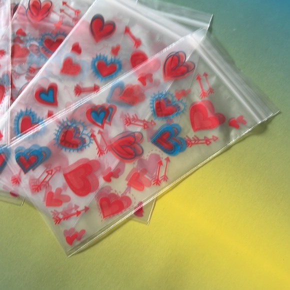 25 pcs Valentine's Bags Plastic Bags 3.5"x6.5" Inches - Picture 2 of 7